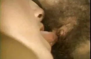 XXX بلوند در تابستان عکسکیر و کوس با استمناء سرگرم کننده است.