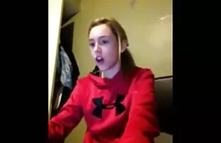 XXX او بر روی خروس کوسپستون کالسکه می نشیند.