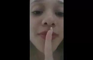 XXX دختر ورزشی عكس كون كردن استرپون دختر ورزشی در گربه.