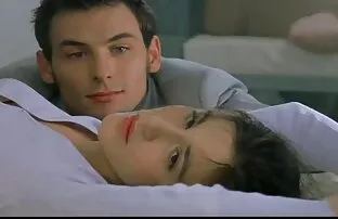 XXX دختر در یک سوراخ نرم عكس كس كير لگد می زند.