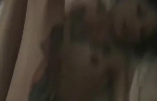 XXX نامادری لاتین در اتاق خواب fucks می کند. عکس سکسی کون و کس