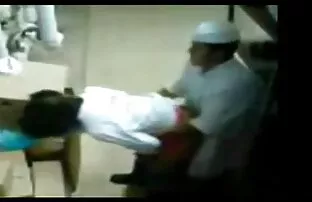 XXX پرستار بیمار را لعنتی می کند. عکس سکس کون تپل