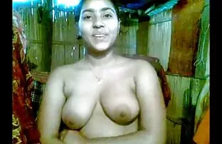 XXX دختر ژاپنی خودش را در عکسکون خارجی محل کار به ارگاسم می آورد.