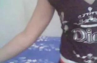 XXX پیرزنی با کس وکون عکس دو انگشت انگشتانش را می پیچد.
