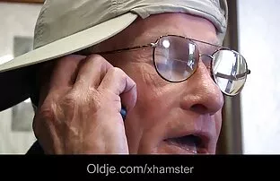 XXX او روی عکس سکسی متحرک کس میز ماساژ بوسید.